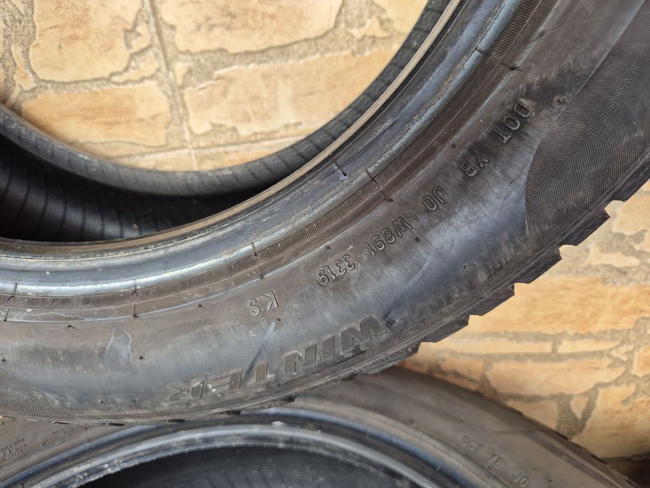 Vând cauciucuri 215/55/17 M+S 2 seturi de Pirelli imp Germania