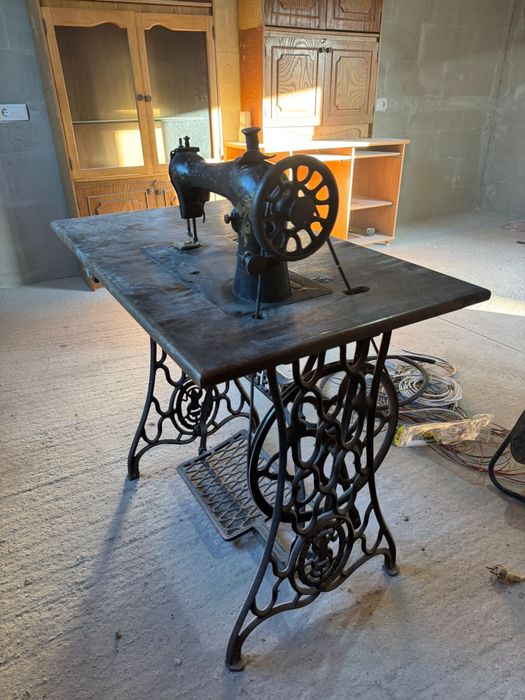 Masina de cusut SINGER