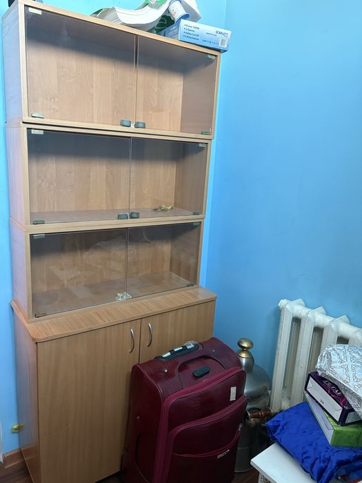 Шкаф под посуду, книги