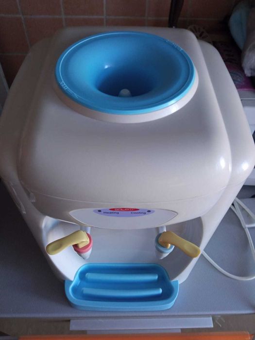 Кулер для воды (диспенсер) настольный