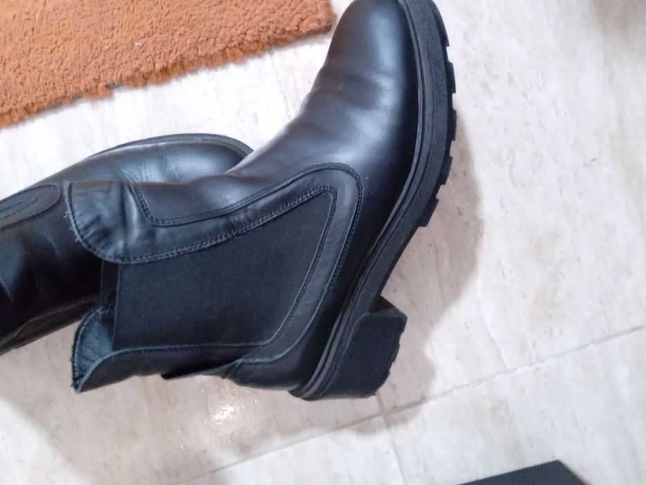 Vând ghete pentru femei din piele numărul 40