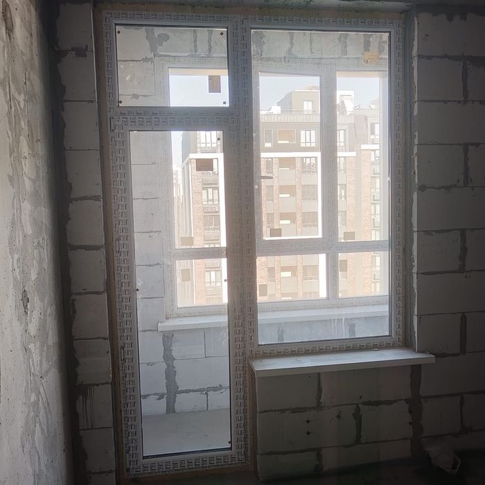 Продам оконные рамы с каленным стеклом