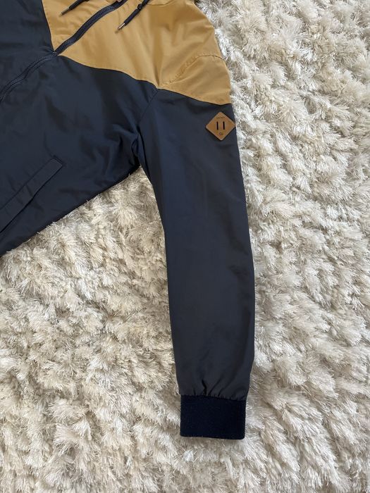 Jacheta/Geaca cu gluga impermeabila marimea S-M (ca noua)