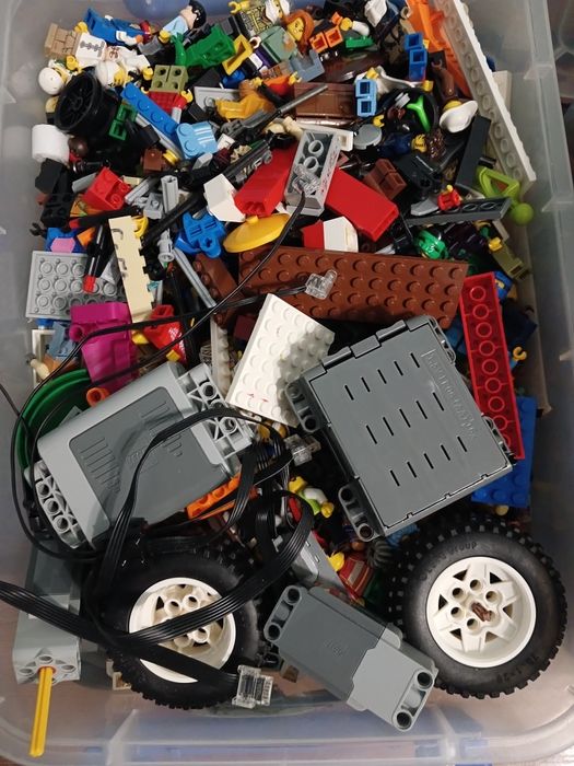 Продам конструктор ЛЕГО.