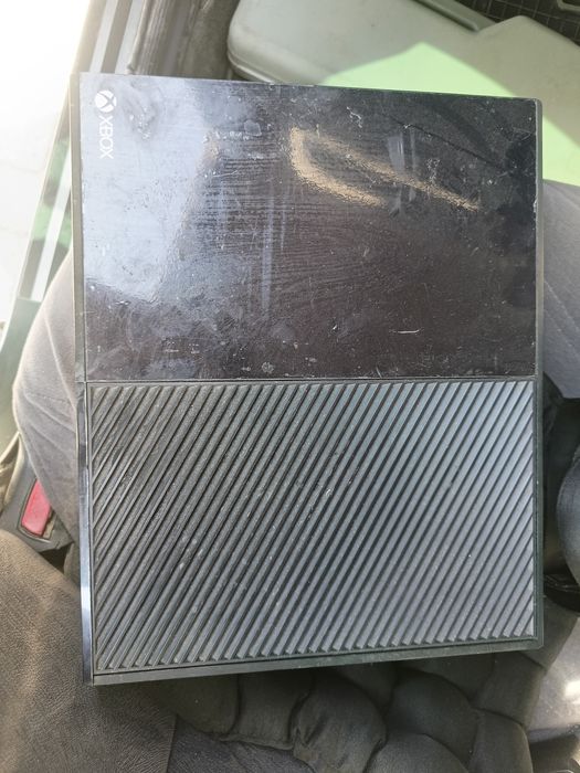 Продам Xbox в хорошем состоянии