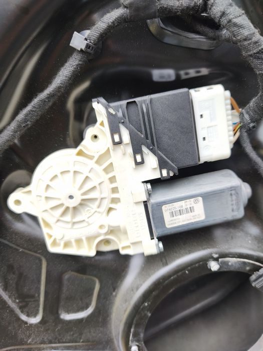Modul motoraș geam spate Vw Passat B6 3C9959703/ 1K0959703F/1K0959704F