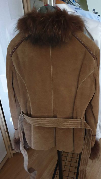 Geaca de piele intoarsa cu blana naturala
