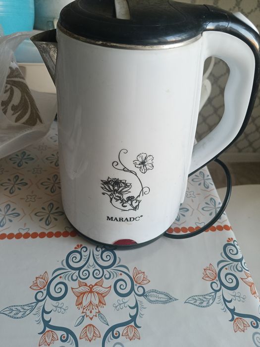 Электрочайник все работает