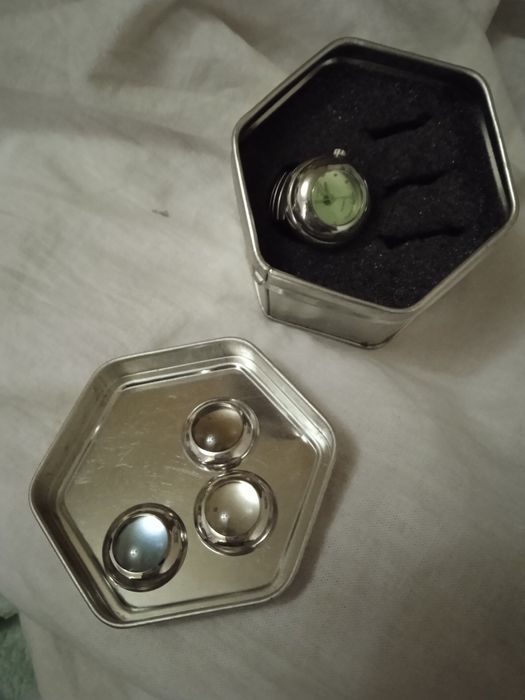 Часы разные ручник как кольцо. Стекло меняется на 3выда