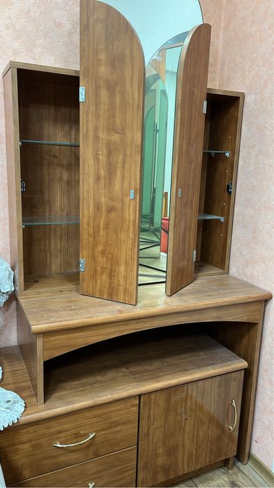 Дамский столик, стулья