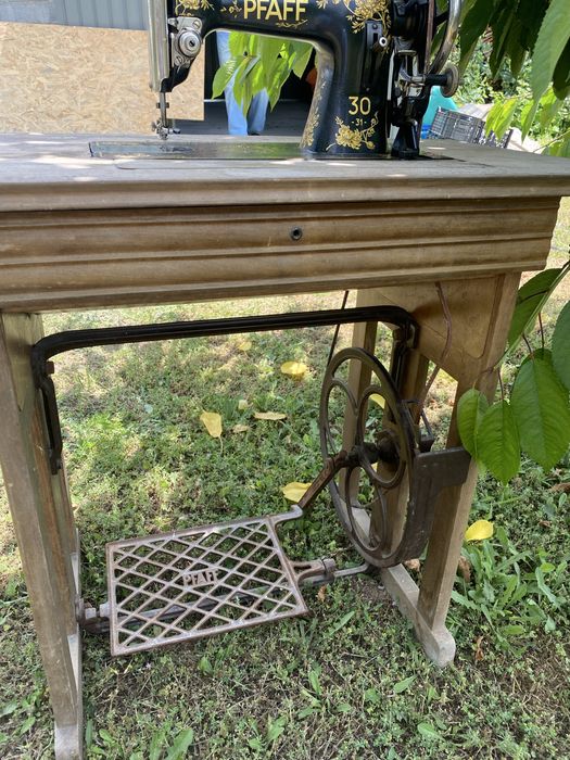 Шевна машина PFAFF и маса