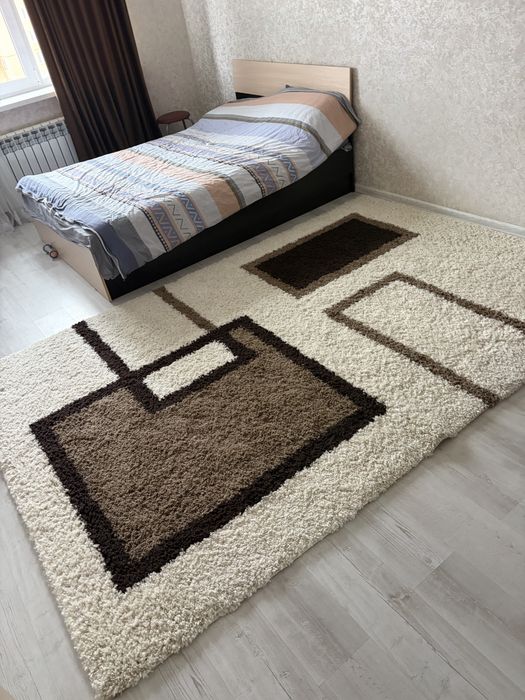 продам ковер 3м на 2м почти новый