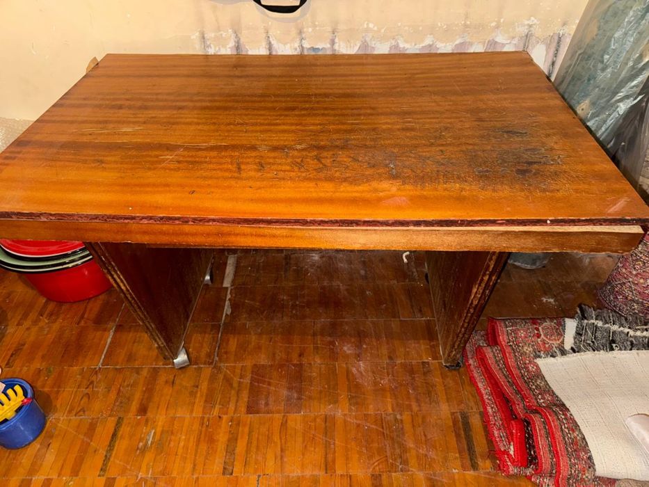 Кухонный стол на колесиках