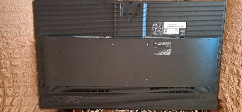 Монитор Acer 24 битый. На запчасти.