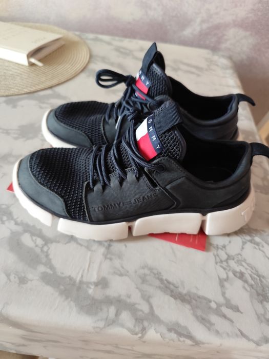 Vând adidași Tommy Hilfiger Nr.42