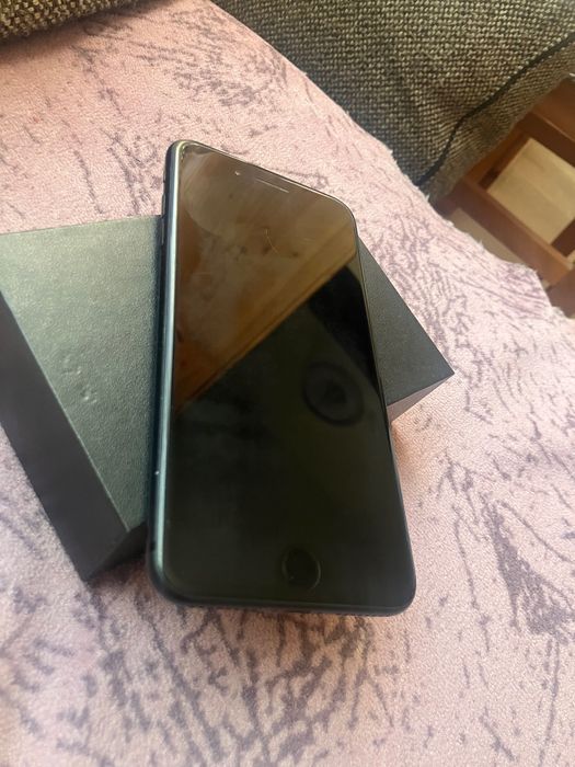 Продавам айфон 7 плюс 32gb