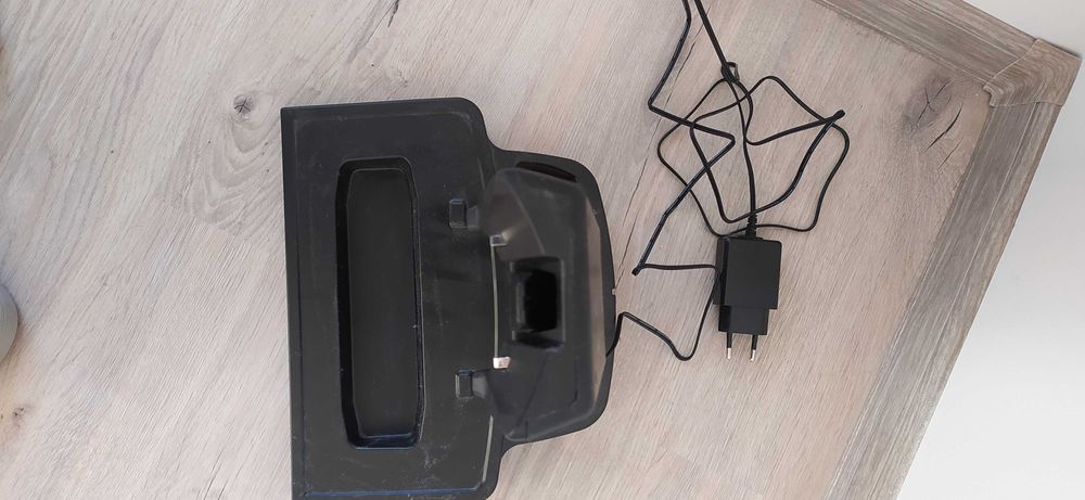 Вертикална безкабелна прахосмукачка 2 в 1, като нова, в гаранция