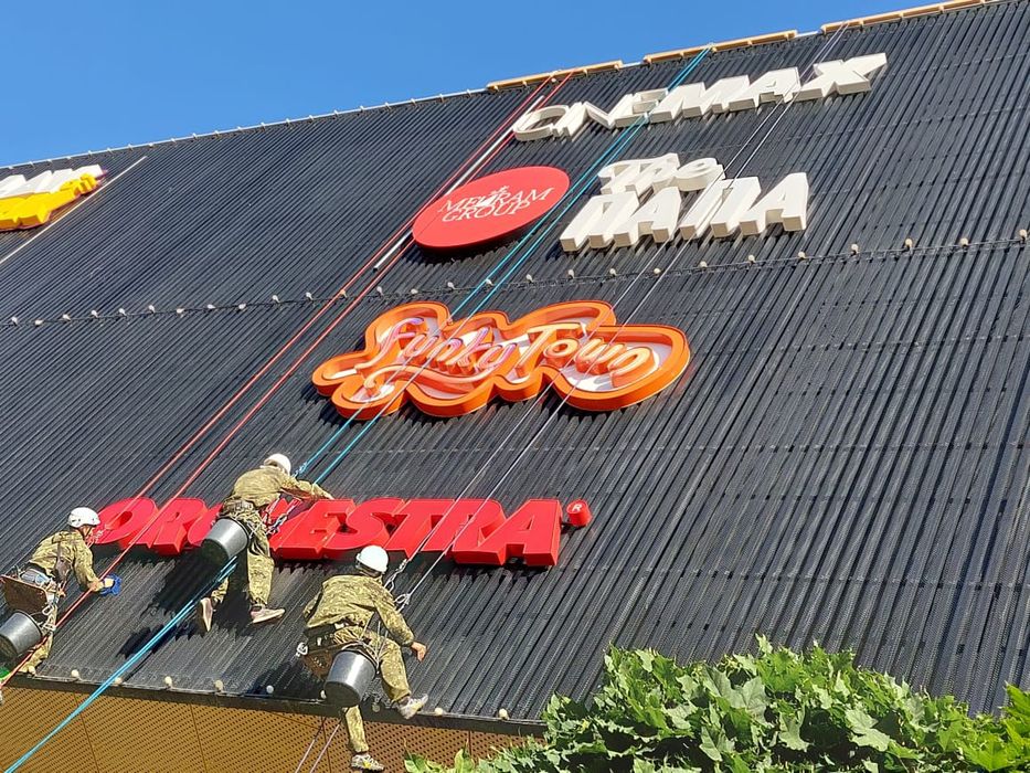 Альпинисты высотных работ