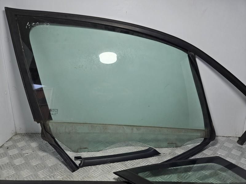 Geam mobil + geam mic usa fata dreapta si perie Opel Meriva B facelift