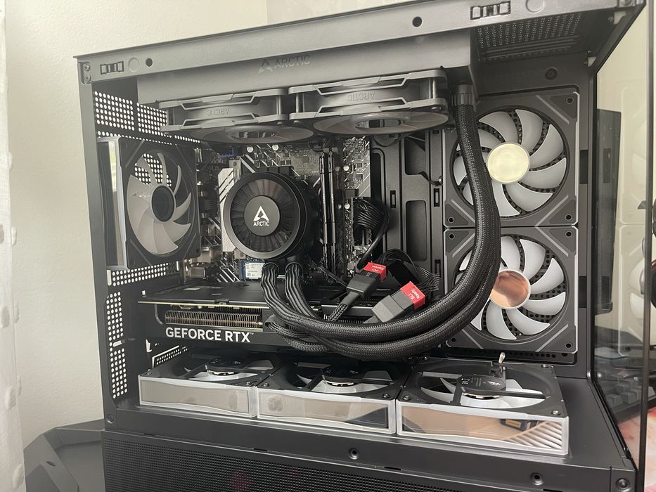 Gaming PC I5 12600k RTX 4070 Super 32GB RAM/4 TB stocare