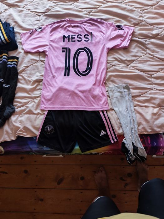 2 echipamente fotbal plus adidasi
