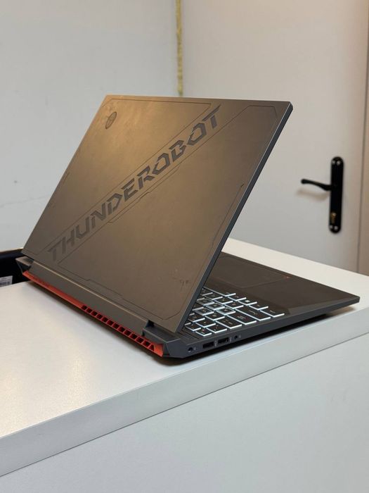 Thunderobot i5/12, SSD 512GB,RTX4050 |