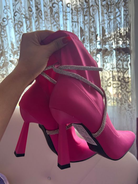 Розови боти с ток