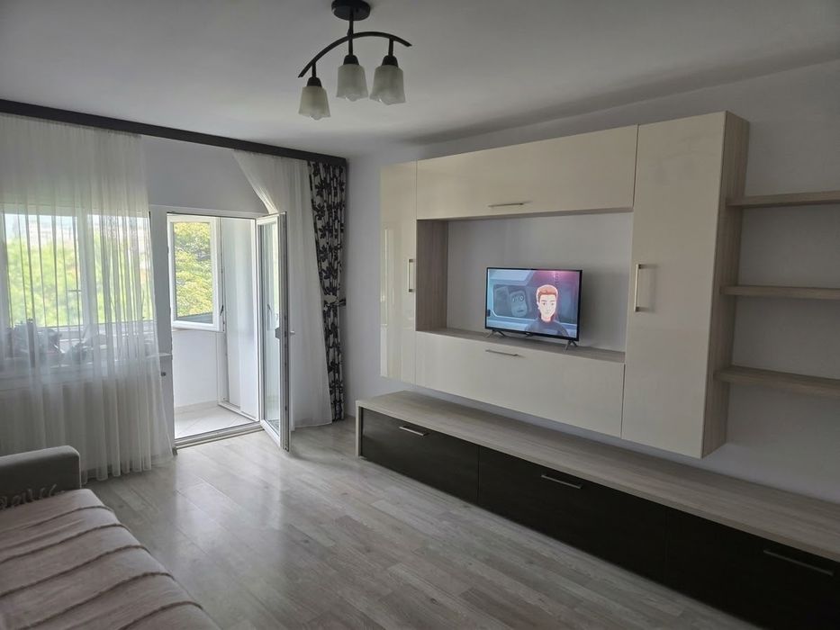 Vând  apartament 3 camere,etaj 3 ,lângă  liceul Pedagogic