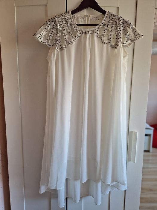 Нежна бяла  рокля