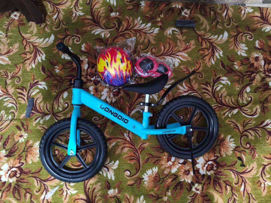 Продам беговой велосипед для ребенка