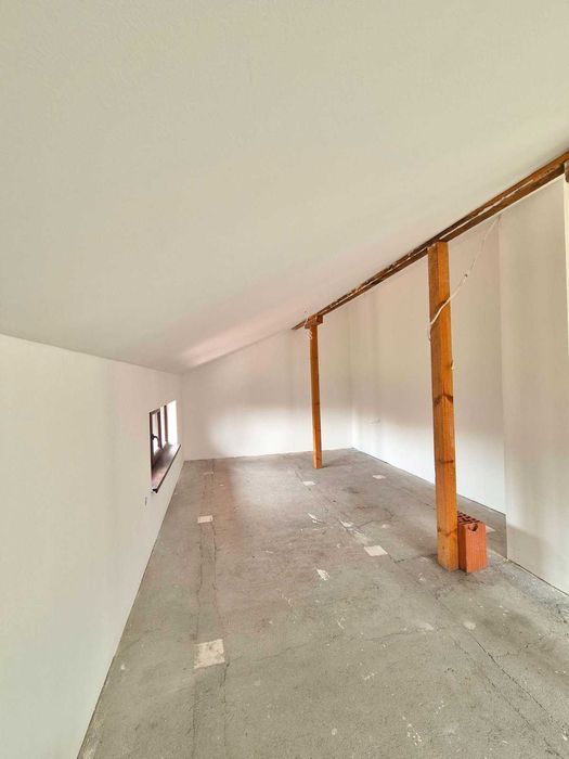 Дом готов за нанасяне в центъра на Бяла Слатина .