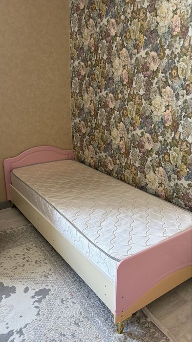 Детский кровать и шкаф