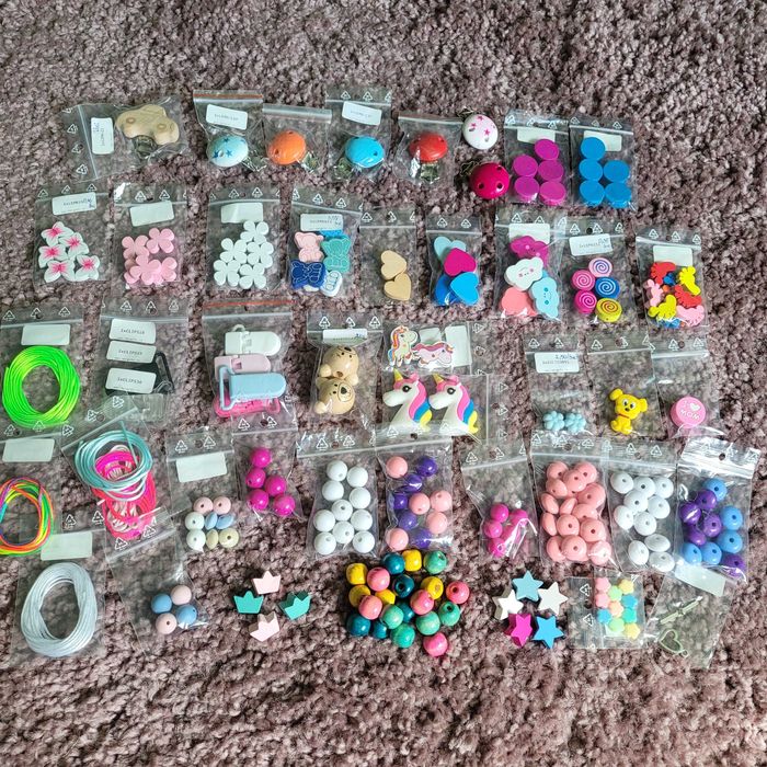 Mărgele, clipsuri, accesorii pt brățări, lanțuri suzetă, etc.