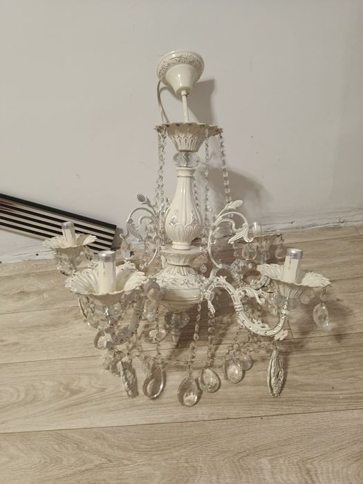 Люстра сатылады.