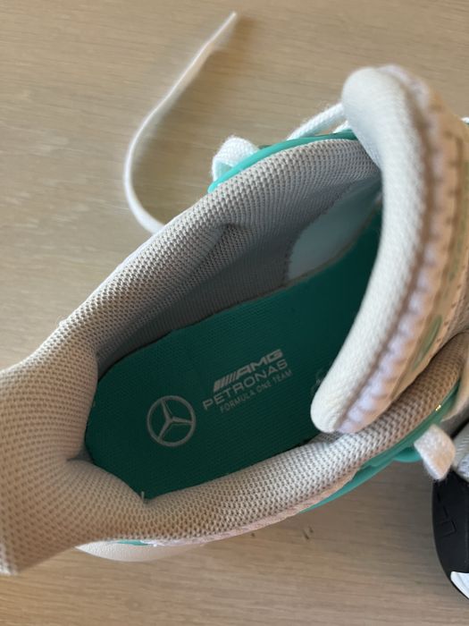 Adidas AMG Petronas 35,5