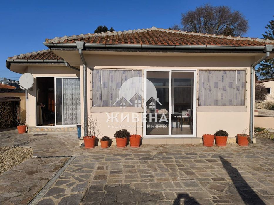 Продавам къща с басейн в с.Соколово, обл. Добрич