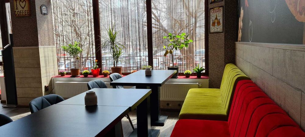 Mese, fotolii, bar, cafenea. restaurant, bistro, pizzerie, fast food