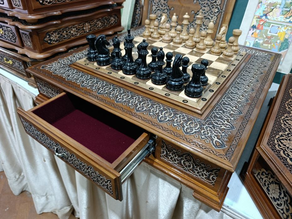 Шахматы Shaxmat 54-54 sm yongʻoq daraxtidan yasalgan