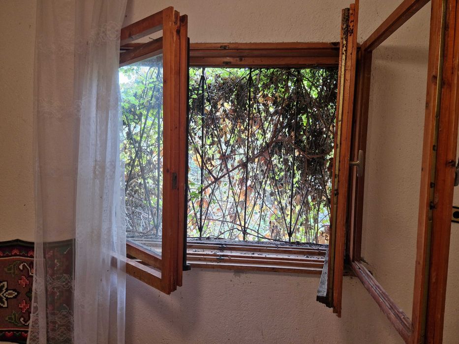 Двуетажна къща в с. Чехларе