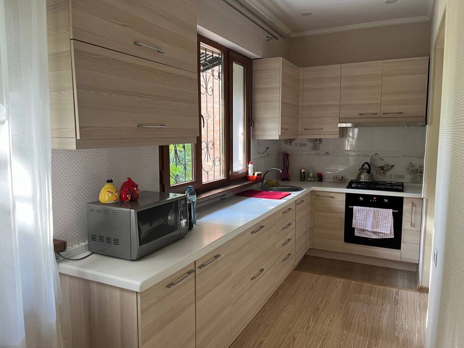 Сдается своя 4 х комнатная квартира в районе Цума,напротив 110 школы