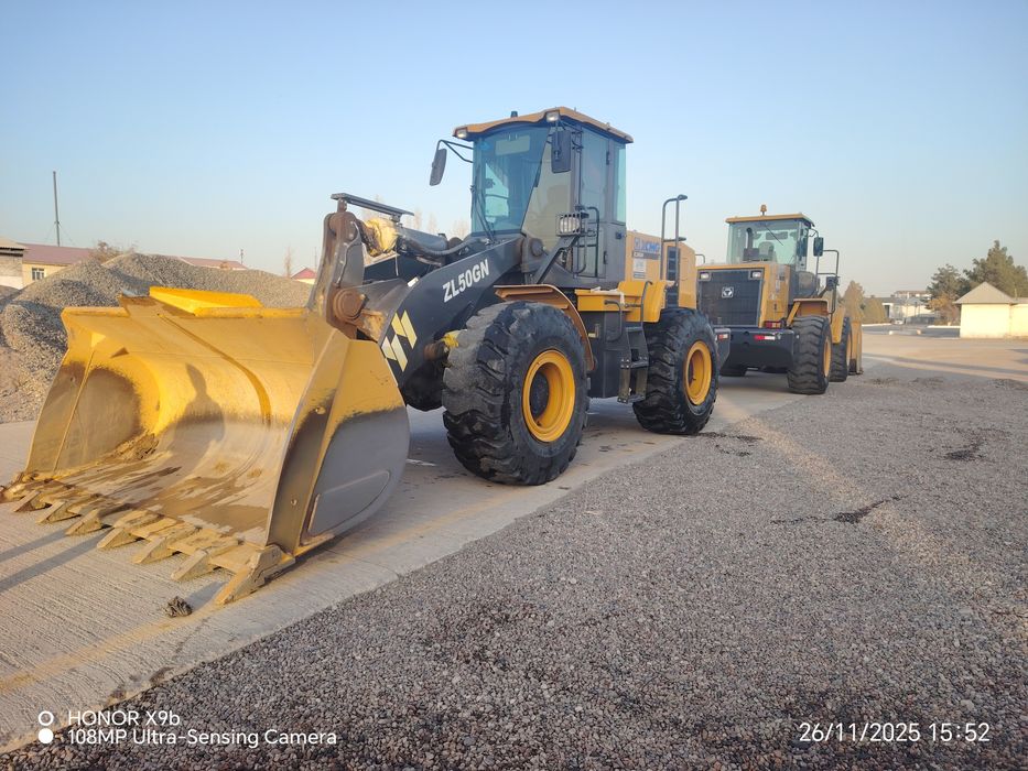 Фронтальный погрузчик  3.2  кубли сотилади