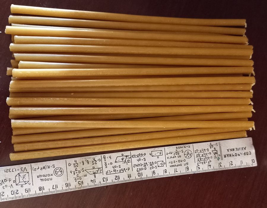 Продам восковые свечи длиной 20 см.диаметр 7 мл.горят 60 минут