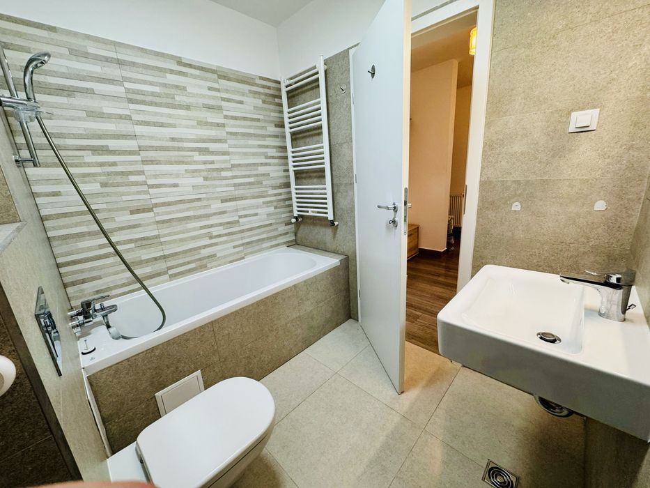 Apartament 3 camere  disponibil din 25/08/2026
