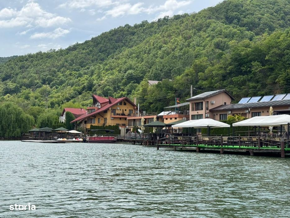Vânzare complex turistic Dunăre — Cazanele Dunării, 3 pensiuni, 3,5M €