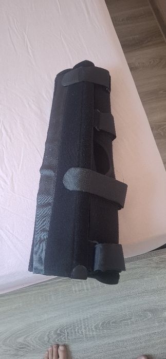 Наколенка със шини