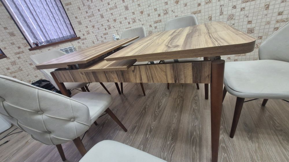 Кухонный стол со стульями