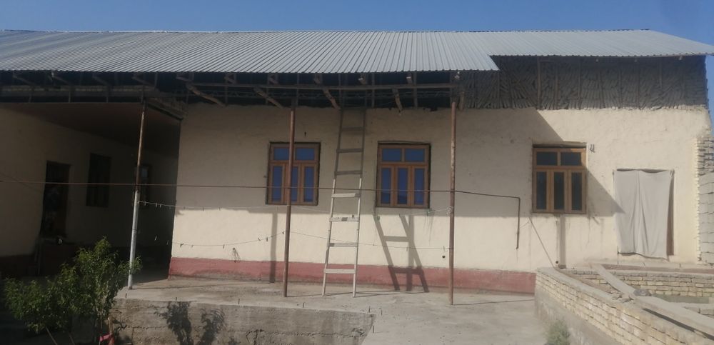 Hovli sotiladi 8 sotix