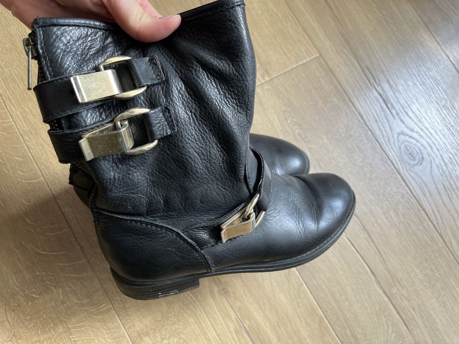 Ghete din piele naturala putin imblanite