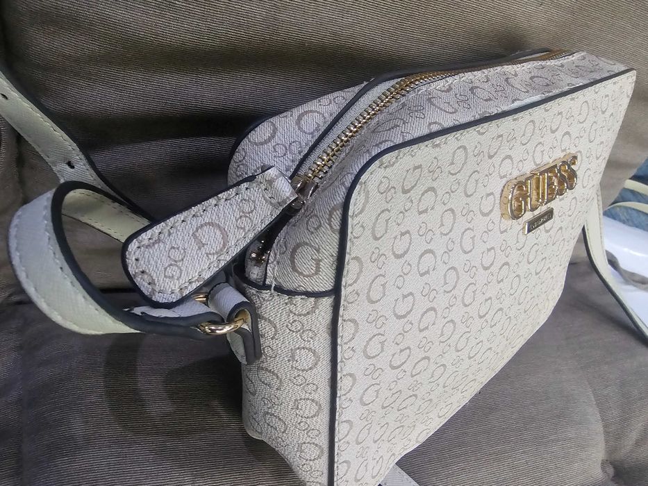 Чанка Guess през рамо, нова, бежева