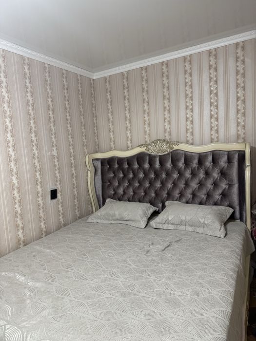 двухспальная кровать